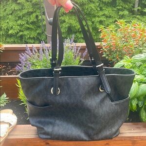 Michael Kors Black Leather Tote with Structured Design